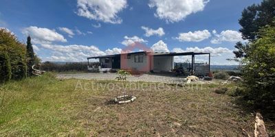 Arriendo Casa finca en Guarne vereda Canoas,149 mts construidos, 2800 mts de lote, 3 alcobas, 3 closets, 3 baños, cocina integral, sala comedor, zona de ropas, parqueadero, amplia terraza y zona verde.Las imágenes de muebles, enseres, decoración y demás elementos son una referencia. Arrienda Activos y Bienes, Inmobiliaria experta en administración, arrendamiento y venta de apartamentos, casas, locales, bodegas y oficinas en el Oriente Antioqueño, Medellín y toda el área Metropolitana.