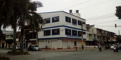 Tercer piso para estrenar – Ideal para consultorio, oficina o gimnasio
Moderno espacio ubicado en el tercer piso, perfecto para uso como consultorio, oficina, gimnasio u otro tipo de negocio. Cuenta con un salón amplio, cocineta, pequeña bodega, y una zona abierta adaptable según tus necesidades.

Dispone de baños independientes para hombres y mujeres, con acceso mediante rampa, además de ascensor para mayor comodidad y accesibilidad.

Excelente ubicación sobre la Calle 14, diagonal a la sede de Telefónica en Colón, en una zona estratégica con alto flujo peatonal y vehicular.