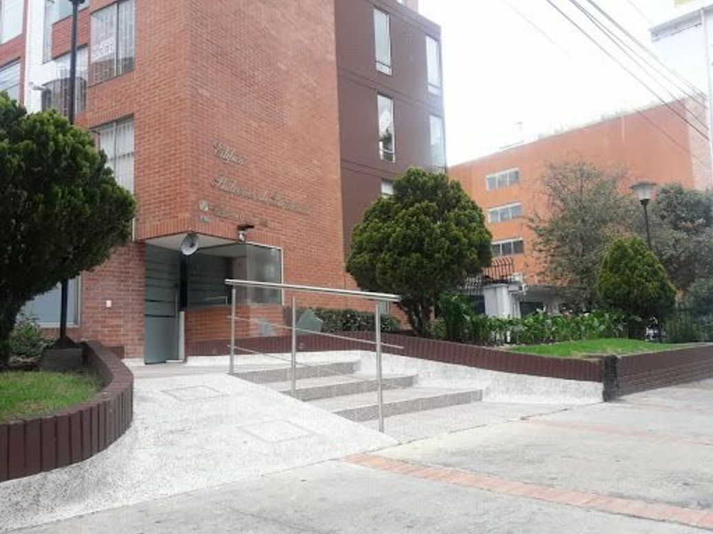 Apartamento de 3 alcobas en venta en Modelia, Bogotá, 83 m² · foto 2 de 20