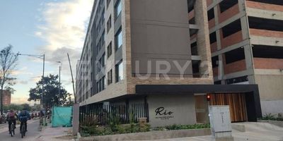 Hermoso apartamento en renta en Modelia Salitre, el cual se encuentra en exclusivo lugar de Bogotá, este inmueble se compone de, 60 metros cuadrados, tres alcobas con closet, dos baños con división de vidrio templado, cocina integral abierta, zona de lavandería independiente, sala comedor pequeña, con vista exterior, parqueadero privado, excelente ubicación.