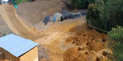 Precio: $1.300.000.000 COP
 Área total: 2.805 m²
 Área construida: 150 m²
 Habitaciones: 3
 Baños: 4
 Parqueaderos: 2
 Depósitos: 1
 Acceso: Vía asfaltada (a solo 0,1 km)
 Escritura: Independiente al 100%

Se encuentra en construcción una casa de 150 m²  la cual está en acabados finales, situada dentro de un lote de 2.805 m², con espacios amplios y todas las condiciones listas para disfrutar:
️ Pozo séptico instalado
️ Licencia de construcción vigente
️ Amplia explanación lista para el proyecto
️ Viabilidad de agua y energía
️ Antigüedad de la obra: 6 años

Una excelente oportunidad para vivir en naturaleza , con la tranquilidad de un lote amplio y todos los servicios listos.

También contiguos al apartamento hay dos lotes en venta de 2674m² y 3.472m²  con un valor de  $490,000,000COP y $540,000,000COP