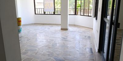 EXCELENTE APARTAMENTO 3 PISO BARRIO PANAMERICANO QUE CONSTA DE SALA COMEDOR, ESTUDIO, COCINA INTEGRAL, 3 HABITACIONES CON CLOSET AMPLIOS, BAÑO SOCIAL, ZONA DE OFICIOS. NO PARQUEADERO. CERCA A CL 13 Y LA AUTOPISTA. DIRECCION CRA 44 12  80 3ER PISO BARRIO PANAMERICANO