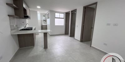 Arriendo de apartamento en Sabaneta, Antioquia, situado en el barrio Santa Ana. Este inmueble de 60 m² se encuentra en el piso 11, ofreciendo 2 habitaciones y 1 baño. El edificio cuenta con servicio de vigilancia para mayor seguridad. Su ubicación es ideal, a solo una cuadra del Parque de Sabaneta, facilitando el acceso a servicios y actividades. El canon de arriendo es de $1.650.000 y este apartamento no incluye parqueadero. Para conocer más detalles de este apartamento en arriendo, contáctanos por WhatsApp o revisa los teléfonos disponibles.