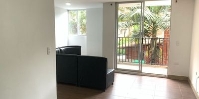 Apartamento ubicado en Rionegro en unidad residencial completa. En el podras disfrutar espacios comodos, amplios y luminosos. Cuenta con una excelente ubicacion de facil acceso a transporte publico, colegio, universidad, centro comercial, parroquia, clinica, supermercado, restaurante, entidad bancaria, facil acceso a vias principales, permitiendote estar cerca de todo lo que necesitas.
