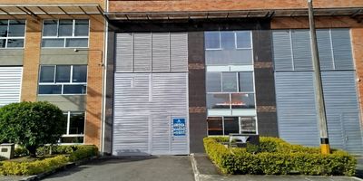 Oportunidad unica! Bodega de 500m2 en unidad cerrada zona industrial, a un precio inmejorable. Ideal para empresas que buscan espacio y comodidad.

Valor del canon + IVA + administracion por valor de $529,700

Caracteristicas:
- 3 pisos para oficinas con banos en cada uno
- Bano adicional en la bodega
- Cocineta en el ultimo piso para comodidad de los empleados
- Solar para crear una zona de estar y descanso para el personal

Una inversion inteligente para tu empresa! Quieres conocer mas sobre esta oportunidad? Contactanos!