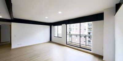 Código 9472FR169

Vendo Apartamento en el Conjunto Steel 22  Barrio Hayuelos

?62m²
?️ Sala comedor con balcón
??‍? Cocina Integral con comedor auxiliar 
?? 2 Habitaciones con clóset
?? 2 Baños con división en vidrio
? 1 Parqueadero Propio Cubierto
1 Depósito
9no piso acceso por ascensor
Vista Interior
✨ Full Acabados 
? Recibimos Créditos Hipotecarios, Fondo Nacional del Ahorro y Caja Honor
⚖️ Libre de deudas y gravámenes!!
❌NO RECIBIMOS PERMUTAS❌
