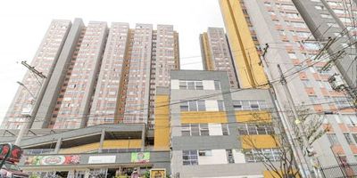 Magnífico apartamento en Santa Lucía! Ubicado cerca de la estación Santa Lucía, ideal para familias que buscan comodidad y excelente acceso al transporte. El apartamento cuenta con 2 habitaciones con clóset, 1 baño, cocina integral con zona de lavandería independiente, parqueadero cubierto y depósito. Su ubicación estratégica permite disfrutar de todos los servicios esenciales a pocos pasos.. Cualquier información adicional contáctenos al número 3176478048 o al correo electrónico yolanda.paradainmobiliariabogota.com. El equipo de Inmobiliaria Bogotá está comprometido a brindar una experiencia de vida excepcional para nuestros clientes desde el momento en que se unen a nuestra comunidad.                           