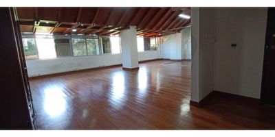 Se alquila oficina en El Poblado – Cerca al Centro Comercial Santa Fe

Oficina amplia y bien ubicada, perfecta para tu negocio.

Características:

 


 Área total: 98 m²
 División interna de 12 m²
 2 baños
 Cuarto técnico
 Cocineta
 Parqueadero
 Closet grande


Agenda tu cita: 301 773 45 81
