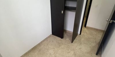 Cocina Integral
Red De Gas
Balcón
Zona Ropas
Turco
Ascensor
Juegos
Portería
Piscina
Salón Social
Sauna
Zonas Verdes
Alcobas 4
Baños 2
Closets 4
Parqueadero Cubierto 1
Horas Portería 24 HORAS
Placa Polideportiva
Shut De Basuras
Piso Número
CD 39184