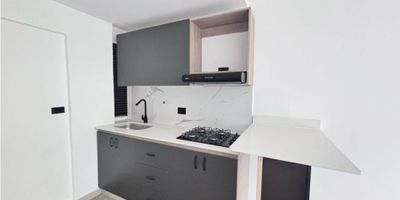 ¡Encantador apartaestudio en renta en Medellín, ideal para tu estilo de vida! Ubicado en el corazón de la ciudad, en un exclusivo sector de estrato 5, a pocos pasos de Mercados Madrid, este moderno espacio de 40 m² en el piso 2 es perfecto para solteros o parejas que buscan comodidad y practicidad. Disfruta de una habitación luminosa con closet amplio, un baño completo y una cocina integral equipada para inspirar tus mejores recetas. El piso en cerámica aporta elegancia y fácil mantenimiento, mientras que el ventanal inunda el espacio con luz natural, creando un ambiente cálido y acogedor. Además, cuenta con red de gas para mayor economía y eficiencia. Vive en un lugar estratégico, cerca de todo lo que necesitas: supermercados, restaurantes y excelentes vías de acceso. ¡No dejes pasar esta oportunidad! Contáctanos hoy y descubre tu nuevo hogar en Medellín, donde la comodidad y el estilo se encuentran.

CODIGO R16675
