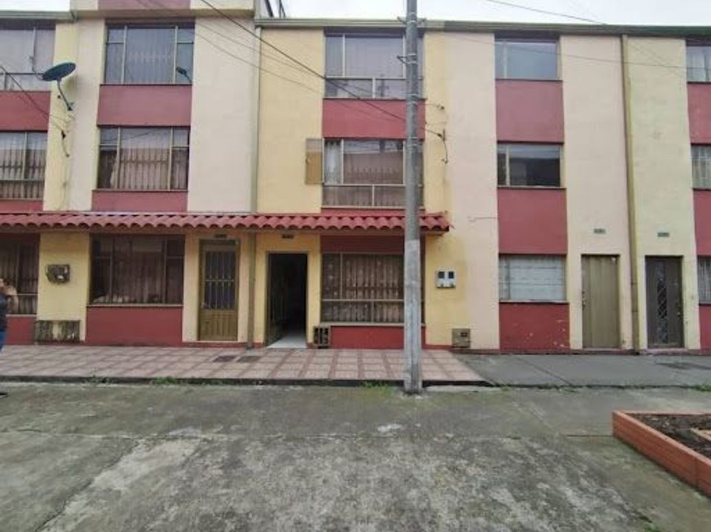 Casa de 4 alcobas en venta en Villas De Granada, Bogotá, 135 m² · foto 2 de 20