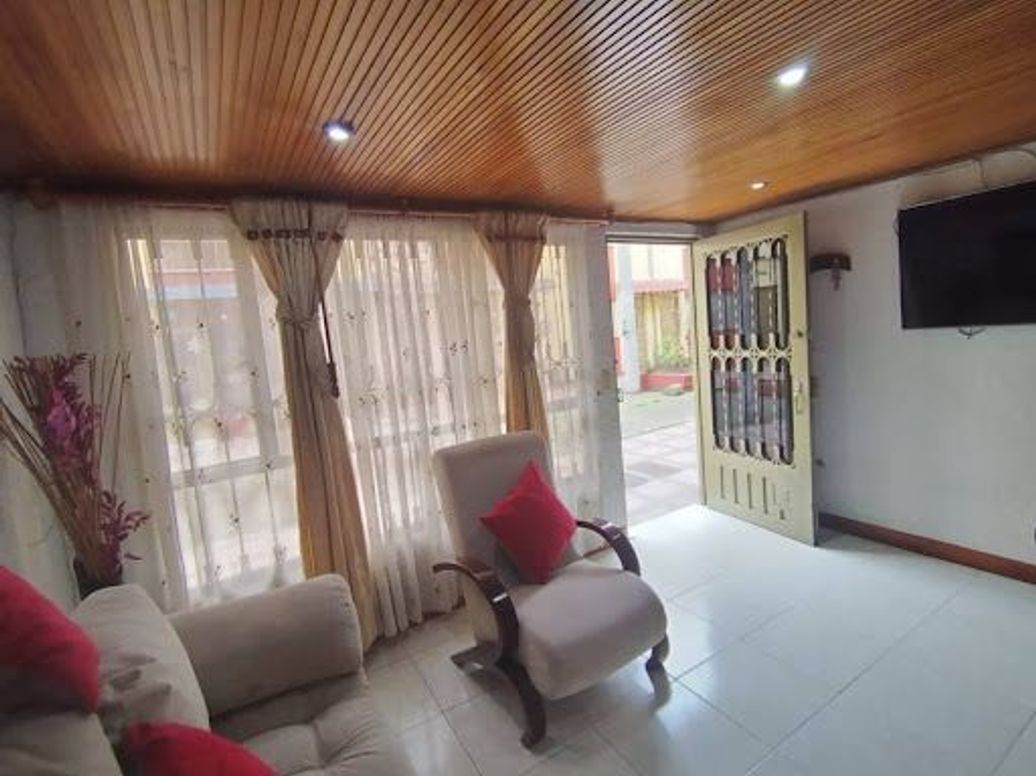 Casa de 4 alcobas en venta en Villas De Granada, Bogotá, 135 m² · foto 3 de 20