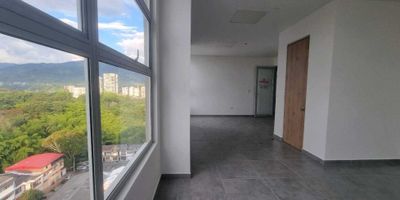 Venta de consultorio médico – Barrio Alcázar, Armenia

Consultorio ubicado en el piso 11, con una vista única hacia el Parque de la Vida y la cordillera. Construcción nueva, en un sector altamente apetecido por médicos y odontólogos.

Características:


 Portería y vigilancia.
 Parqueadero cubierto.
 Excelente ubicación en el barrio Alcázar.
 Edificio moderno, pensado para el sector salud.


Una oportunidad perfecta para profesionales que buscan instalar su consultorio en un entorno seguro, moderno y con una vista privilegiada.
