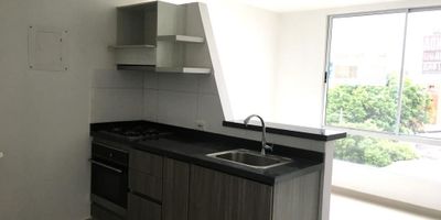 Hermoso Aparata estudio, en el sector de Ciudad Jardín, ideal para estudiantes o pareja, ya que esta solo a 5 minutos de la Universidad Metropolitana, cuenta con amenidades como el parque sagrado corazón y a pocos minutos del centro comercial Único, el proyecto cuenta con Lobby  portería 24/7, Ascensor inteligente , zona sociales , como salón de eventos, parque infantil y terraza en el último piso con vista a la ciudad además de un Jacuzzi para relajarse, el inmueble cuenta con cocina completa con diseño y carpintería moderna, sala comedor del lado sombra con vista interna al edificio , espacio con un diseño minimalista y color blanco dando sensación de tranquilidad, tiene una habitación privada con baño interno y closet , listo para entregar .