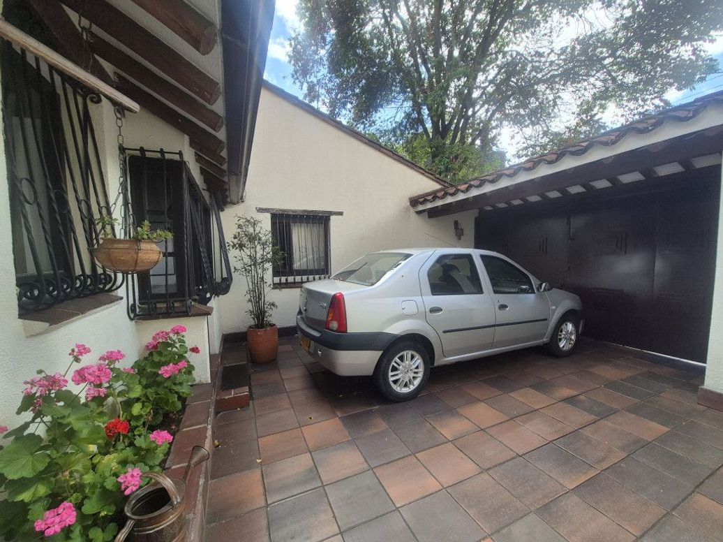 Casa de 6 alcobas en venta en Ub. Santa Coloma, Bogotá · foto 3 de 20