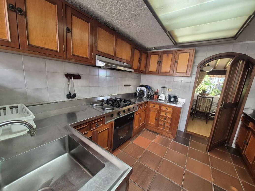 Casa de 6 alcobas en venta en Ub. Santa Coloma, Bogotá · foto 4 de 20