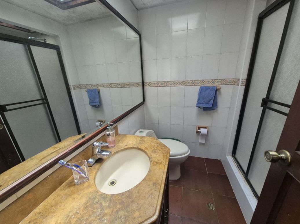 Casa de 6 alcobas en venta en Ub. Santa Coloma, Bogotá · foto 16 de 20