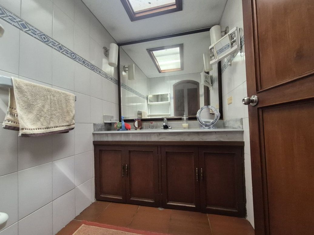 Casa de 6 alcobas en venta en Ub. Santa Coloma, Bogotá · foto 15 de 20