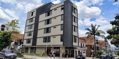 Aparta estudio disponible en Cristo rey sobre vía principal con excelentes rutas de acceso y transporte público, el aparta estudio se encuentra en un 3er piso sin ascensor, cómodas escalas, citófono, excelentes y modernos acabados, 1 ambiente, 1 baño, cocina integral y zona húmeda con calentador, anímate a conocer este espacio agendando una visita al Contacto 301.598.9091