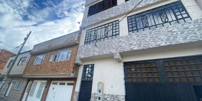 Bodega de 140 metros, tiene 20 metros de fondo y 7 metros de frente, pisos en cerámica, un baño, buena ubicación cerca a la avenida Boyacá, cuenta con gas natural y luz trifásica.