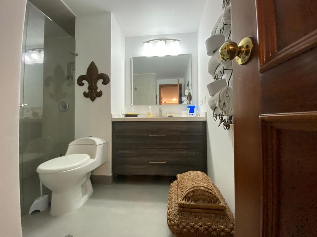 Apartamento de 3 alcobas en venta en Chico Norte Et. Iii, Bogotá, 136 m² · foto 8 de 14