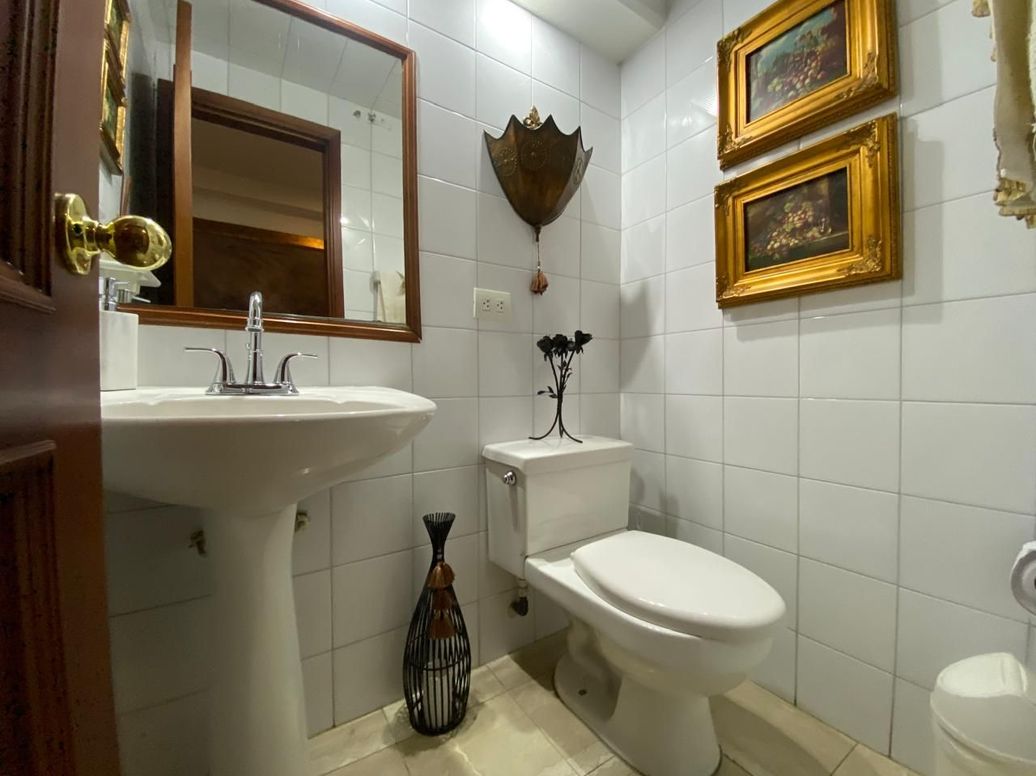 Apartamento de 3 alcobas en venta en Chico Norte Et. Iii, Bogotá, 136 m² · foto 5 de 14