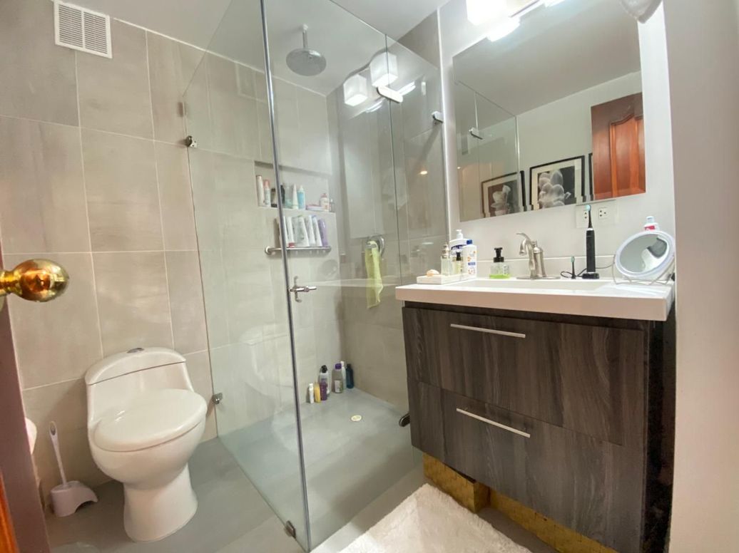 Apartamento de 3 alcobas en venta en Chico Norte Et. Iii, Bogotá, 136 m² · foto 7 de 14