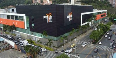 Venta de local comercial en el CC Premuim Plaza, esquinero en zona de comidas con 15 mts, arrendado por $2.930.000 hace 3 años.
Se permuta por lote o casa campestre en la zona de el Retiro ( Fizebad - La Fe - La Maria )