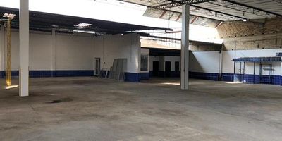 Bodega en Arriendo, Bucaramanga, El Palenque. Área construida: 817.44 mts, 2 baños Código inmobiliaria: 15812, para mayor información y revisar toda nuestra oferta visita nuestra pagina web: estebanrios.com o comuníquese a nuestro PBX: (607) 635 2877