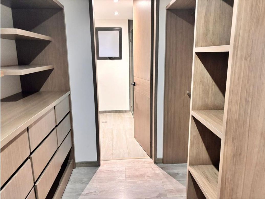 Apartamento de 2 alcobas en venta en Chico, Bogotá, 160 m² · foto 10 de 16