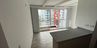 Arriendo Apartamento Caldas DISPONIBLE A PARTIR DE DICIEMBRE Primavera, 50 m2 aproximadamente, 2 alcobas, con closet, sala comedor, cocina integral, red de gas, calentador, zona de ropas, piso en cerámica, 2 baños cabinados,balcon, parqueadero privado, unidad cerrada, con portería 24 horas, 2 ascensores por torre, shut de basuras, cancha múltiple, cancha sintética, juegos infantiles, piscina climatizada, turco, sauna, gimnasio dotado, salón de juegos, salón social y parqueadero de visitantes, buen transporte público, supermercados cercanos. Administración Incluida Nota Las zonas comunes aún estan en construcción, imagenes modelo