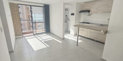 Apartamento ubicado en zona residencia. El apartamento se encuentra en el piso 4. En el podras disfrutar espacios comodos, amplios y luminosos. Cuenta con una excelente ubicacion de facil acceso a transporte publico, colegio, universidad, centro comercial, parroquia, clinica u hospital, supermercado, gimnasio, restaurante, entidad bancaria, facil acceso a vias principales, permitiendote estar cerca de todo lo que necesitas
PLUS cuenta con persianas y blackout en todas las ventanas
Administracion incluida en canon de arrendamiento 
zonas sociales en proceso 