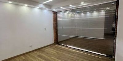 ¡Oportunidad Única en Zona Comercial! Local de 2 Niveles – 68 m² – $5,400,000

Se vende excelente local comercial de 2 niveles, ubicado en una zona altamente transitada y comercial, ideal para todo tipo de negocios. Con una superficie total de 68 m², este espacio se distribuye estratégicamente para maximizar su funcionalidad y visibilidad.

 Características:

2 niveles bien distribuidos

68 m² totales

Frente con buena visibilidad comercial

Ideal para tienda, cafetería, oficinas, showroom, boutique, etc.

Ubicación estratégica con alto flujo peatonal y vehicular

 Precio de venta: $5,400,000

Una inversión segura en una de las zonas con mayor crecimiento comercial. ¡No dejes pasar esta oportunidad de establecer tu negocio en el lugar ideal!

 Contáctanos hoy mismo para más información o agendar una visita.