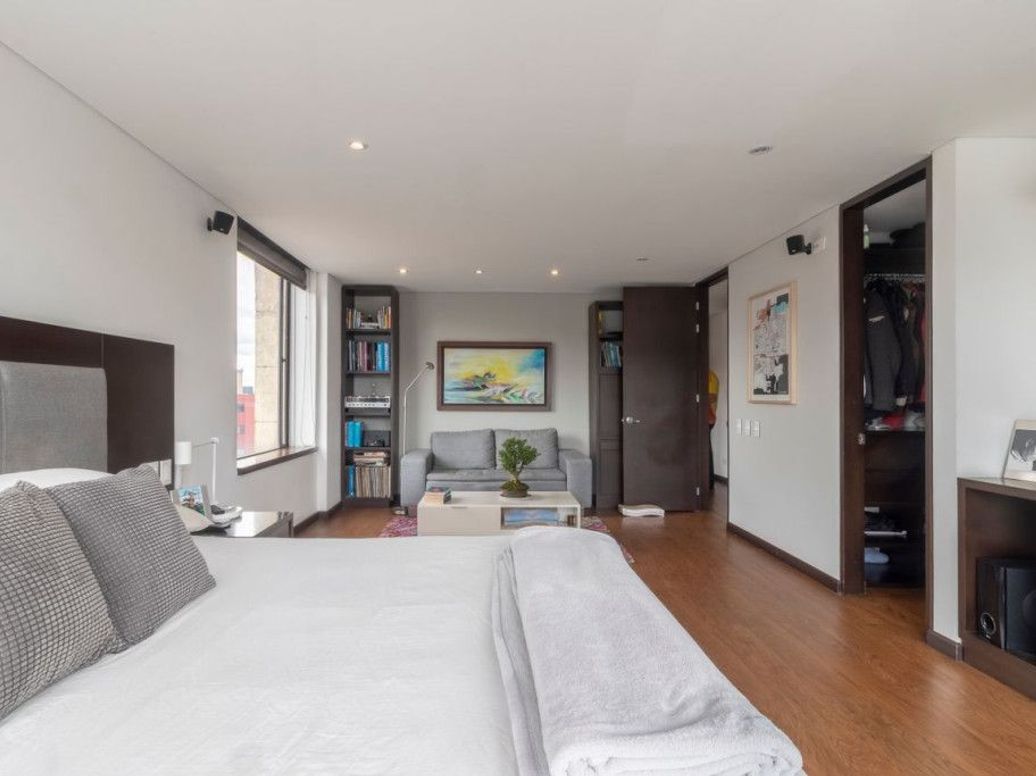 Apartamento de 3 alcobas en venta en Rincon Del Chicó, Bogotá, 252 m² · foto 5 de 20