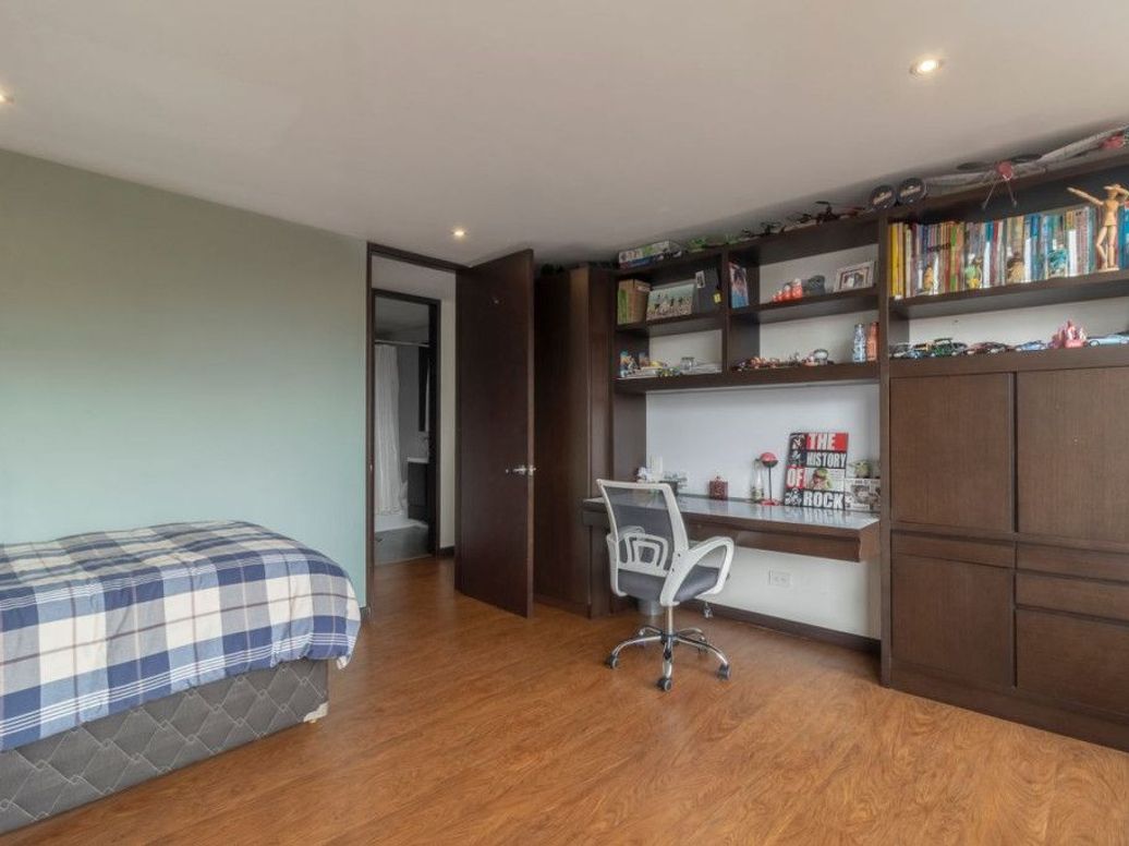 Apartamento de 3 alcobas en venta en Rincon Del Chicó, Bogotá, 252 m² · foto 17 de 20
