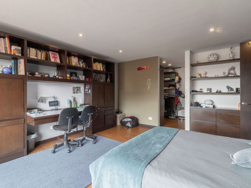 Apartamento de 3 alcobas en venta en Rincon Del Chicó, Bogotá, 252 m² · foto 18 de 20