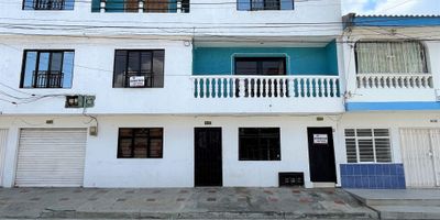 Apartamento en segundo piso barrio Colombia, Palmira.

Consta de 2 habitaciones, 1 con closet y baño, sala-comedor, cocina con gabinetes, 1 baño y zona de ropas.