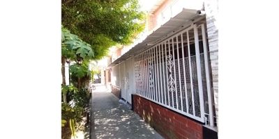 ? Casa en Ciudad Córdoba Reservado
Hermosa casa de 2 niveles, ubicada en un sector residencial tranquilo y cercano a parques y zonas verdes.
Cuenta con:
✨ 3 alcobas amplias
✨ 2 baños completos
✨ Cocina integral moderna
✨ Terraza ideal para disfrutar en familia

Una excelente opción para quienes buscan comodidad, buena ubicación y un ambiente acogedor.
