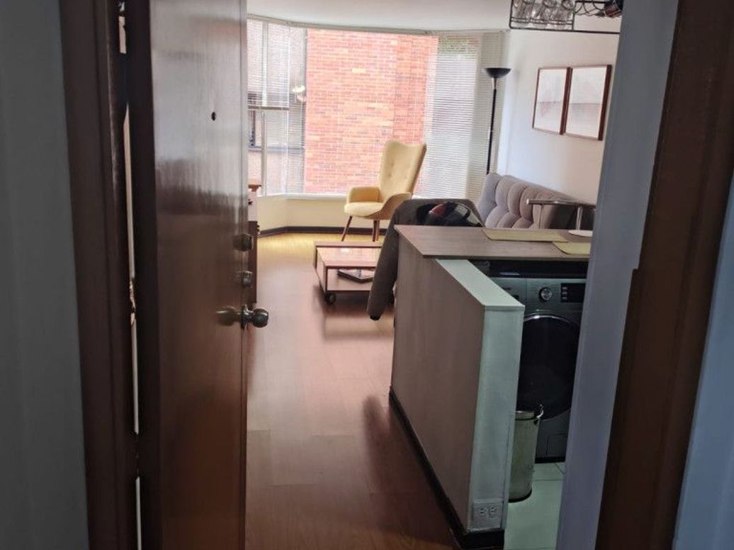 Apartamento de 1 alcoba en venta en Santa Barbara Central, Bogotá, 40 m² · foto 2 de 13