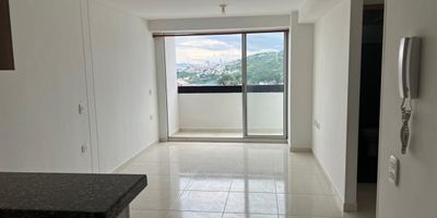 Apartamento de 73.52 m2 con vista norte, con excelente vista, fresco, iluminado. 
Consta de sala, comedor, mirador, cocina integral  abierta , tres habitaciones con closet, dos baños, parqueadero asignado por escritura en sótano. 
Excelente zona social. Piscina para adultos y niños, cancha múltiple, sauna, turco, gimnasio , salón de juegos , salón social, BBQ, juegos infantiles, jacuzzi, salón de estudio, vigilancia 24 horas. TIENE UN LEASING HABITACIONAL CON DAVIVIENDA POR $160.000.000, ENTREGA INMEDIATA,