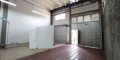 Bodega con amplios espacios donde podrás realizar con mas facilidad y eficiencia tus actividades, ubicada en excelente sector.