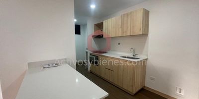 Arriendo apartamento en San António de Pereira, unidad cerrada, 71 mt², 3 alcobas, 2 baños, 2 closets, vestier, sala comedor, cocina integral con red de gas, zona de ropas, parqueadero y cuarto útil. información sujeta a cambios. Las imágenes de muebles, enseres, decoración y demás elementos son una referencia. Arrienda Activos y Bienes, Inmobiliaria experta en administración, arrendamiento y venta de apartamentos, casas, locales, bodegas y oficinas en el Oriente Antioqueño, Medellín y toda el área Metropolitana.