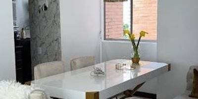 Arriendo apartamento ubicado  envigado Antioquia. Cerca loma Esmeraldal. cuenta con aproximadamente 100mts cuadrados con Balcón amplio y buena vista, Parqueadero doble lineal Cuarto útil 3 habitaciones, 3 baños, balcon, la unidad cuenta con piscina, cancha, juegos infantiles,  Valor mensual 4.500.000, excelentes rutas de transporte y vías de acceso.