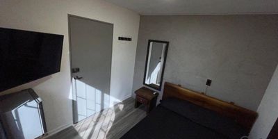 Apartaestudio con un Area de 30 m2AMOBLADOLoft con Closet, 1 baños, cocina sencilla , zona de ropas.
Inmueble cercano a Instituciones Educativas, Transporte Publico, Parques Cercanos, Zona Campestre, Via Principal, Supermercados y Zona Residencial.