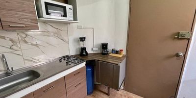 Apartaestudio con un Area de 30 m2AMOBLADOLoft con Closet, 1 baños, cocina sencilla , zona de ropas.
Inmueble cercano a Instituciones Educativas, Transporte Publico, Parques Cercanos, Zona Campestre, Via Principal, Supermercados y Zona Residencial.