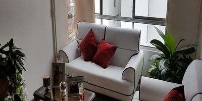 APARTAMENTO en EL CANEY, 5 piso sin ascensor, 60 mts, remodelado, 3 alcobas, 2 baños, salacomedor, cocina integral, vista exterior, parqueadero propio en sotano, deposito, administración 307.000 zona social con piscina de adultos y niños, kiosko, juegos niños, parques cercanos, sector tranquilo, seguro y de alta valorización cerca de la 14 de valledelili, jardín plaza, colegios, universidades, fácil movilidad y transporte público.