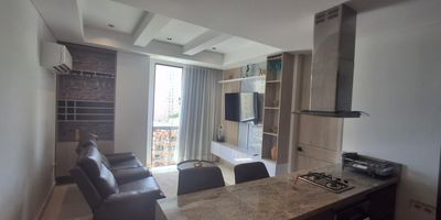 Apartaestudio amoblado en arriendo en Alto Prado, ubicado en unidad cerrada cerca a centros comerciales, parques, colegios, hoteles, rutas de transportes públicos. Cuenta con 1 habitación, 1 baño, cocina integral con mesón en granito, pisos en porcelanato, piscina, salón comunal, sauna, turco, parques infantiles, zonas verdes, vigilancia y porteria 24 horas.