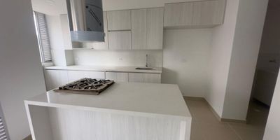 GRAN APTO EN SURAMERICA ITAGUÍ - OPORTUNIDAD DE INVERSIÓN
Precio $700.000.000 – por debajo del valor comercial

Detalles del apartamento:
-104 m² de área 
-Piso 17, con hermosa vista a la reserva natural 
-Torre 5 (la más nueva del proyecto)
-3 habitaciones I 3 baños
-Cocina integral con excelentes acabados
-Parqueadero doble lineal
-Cuarto útil
-Distribución amplia, iluminada y funcional


Zonas comunes de alto nivel:
Bosque natural de más de 7.000 m²
Piscinas | Gimnasio | Salón social | Zona BBQ y picnic | Zona de mascotas | Parque infantil | Turco | Cancha de fútbol

Excelente ubicación:
pasos del Mall de Suramérica, tiendas D1, colegios, rutas de transporte y zonas comerciales y culturales.

Valor comercial actual: $772.900.000
Precio de venta especial: $735.000.000
¡Ahorro de más de $37 millones frente al precio de mercado!
