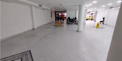 ARRIENDO LOCALCOMERCIAL 

Si deseas crecer tu marca y estar en uno de los sectores con más comercio de Itagüí este local es para ti,

Con un área de 260 metros, baños, cocina y zona de oficinas tendrás el espacio ideal
