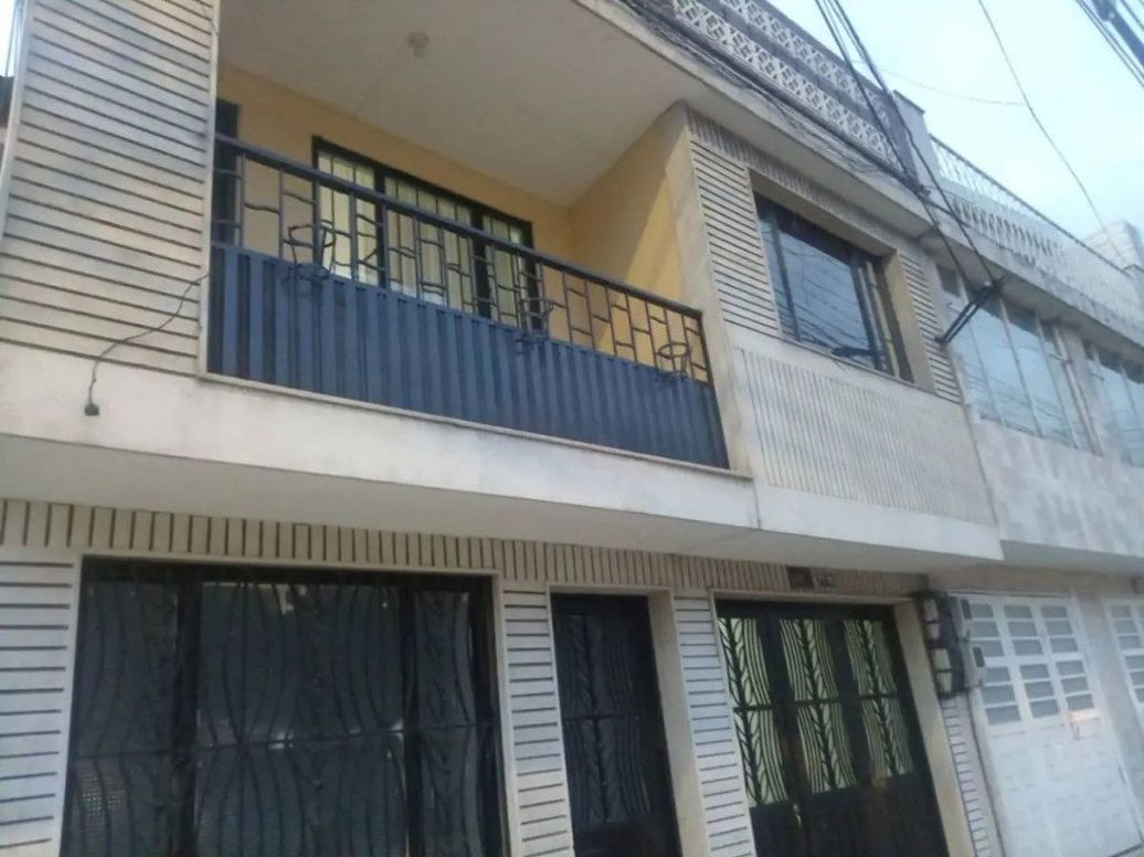 Casa de 8 alcobas en venta en Olarte, Bogotá, 264 m² · foto 2 de 20